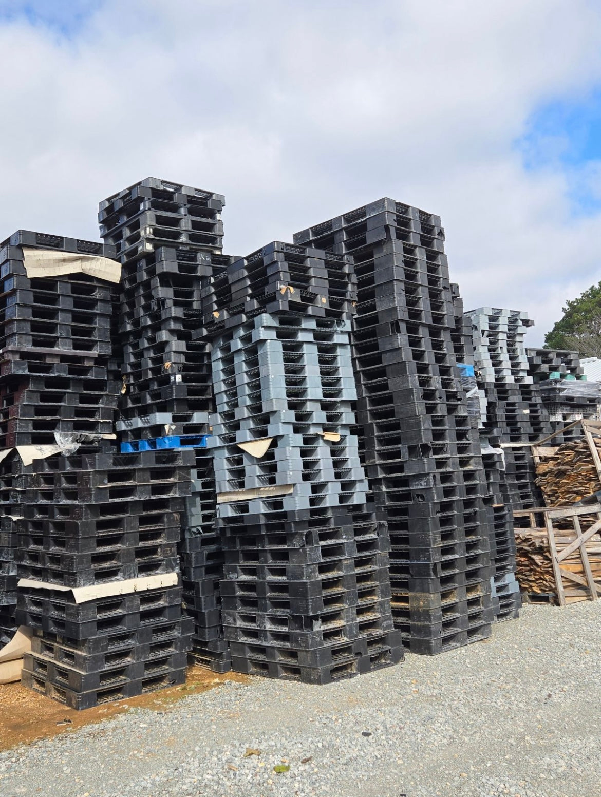 Top 5 Ways to Recycle Plastic Pallets & Save Storage Space | Nc Plastic Pallets